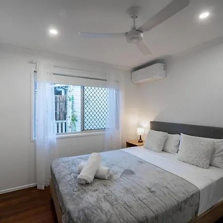 3br15ba House W Parking Close To Eastwood M8 Holiday home
