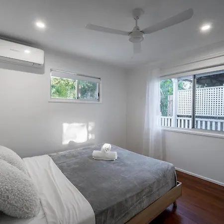 3br15ba House W Parking Close To Eastwood M8 Brisbane