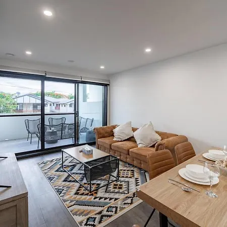 Hidden 2br1ba Apt W Parking Walk To Westfield Apartment *