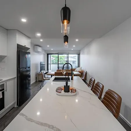 Hidden 2br1ba Apt W Parking Walk To Westfield Apartment Brisbane