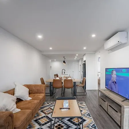 Hidden 2br1ba Apt W Parking Walk To Westfield Apartment