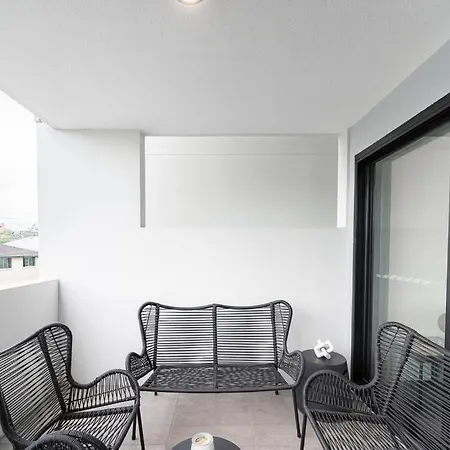 Hidden 2br1ba Apt W Parking Walk To Westfield Apartment