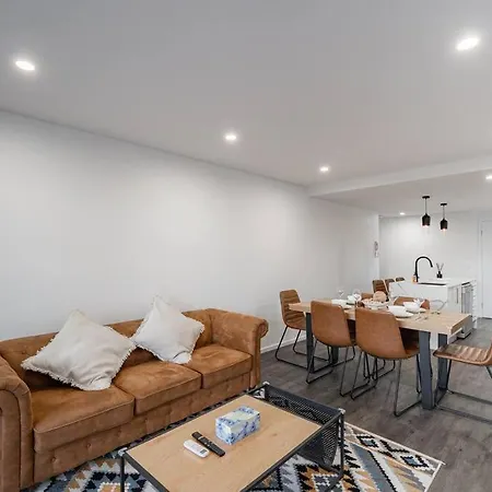 Hidden 2br1ba Apt W Parking Walk To Westfield * Brisbane