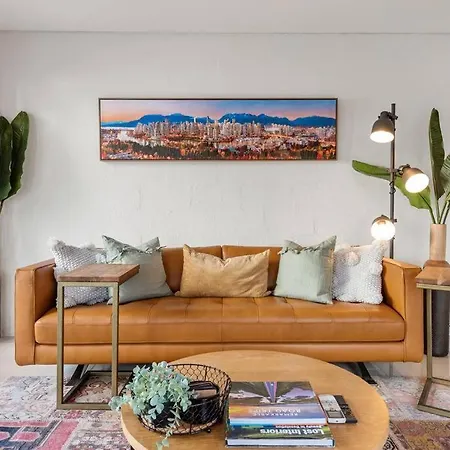 Iconic Warehouse Apartment~cbdedge~2bed/2bath/1car Apartment *