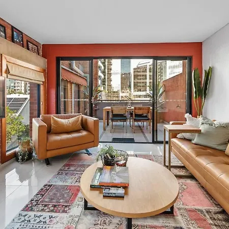 Iconic Warehouse Apartment~cbdedge~2bed/2bath/1car *