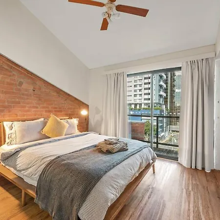 Iconic Warehouse Apartment~cbdedge~2bed/2bath/1car