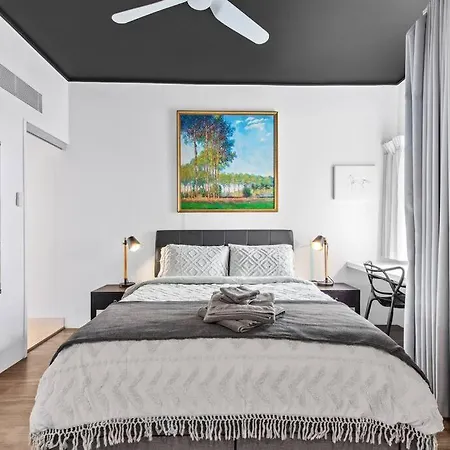 & Stylish! 1bed/1bath/1car ~ 5 Mins To Cbd * Brisbane