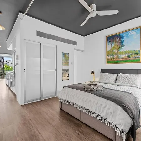 & Stylish! 1bed/1bath/1car ~ 5 Mins To Cbd Apartment *