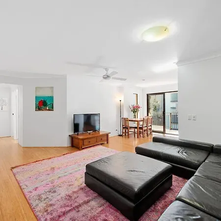 Spacious & Comfy 2 Bed 2 Bath 2 Car - Auchenflower