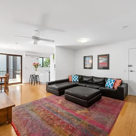 Spacious & Comfy 2 Bed 2 Bath 2 Car - Auchenflower * Brisbane