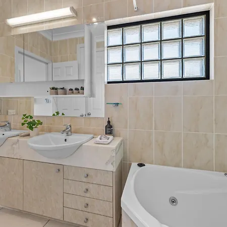 Luxury 2-bed Penthouse With Private Rooftop Apartment