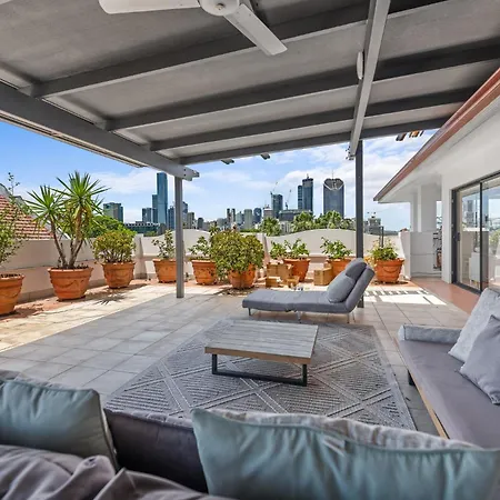 Luxury 2-bed Penthouse With Private Rooftop