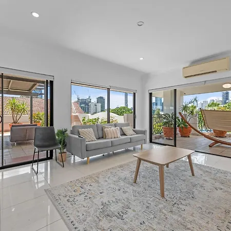Apartment Luxury 2-bed Penthouse With Private Rooftop *