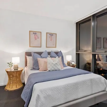 1 Bed 2 Bath - Apartment *