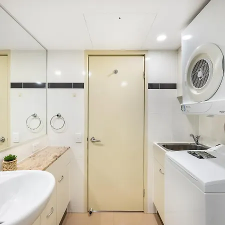 Good Value Convenient 2br * Brisbane