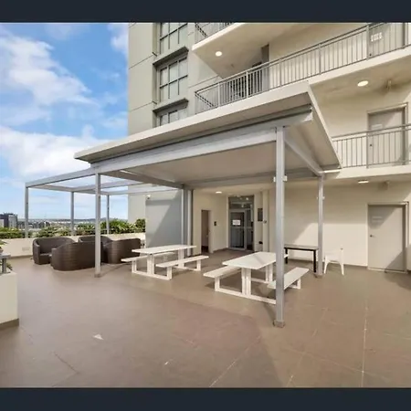 Apartment River View In With Parking *