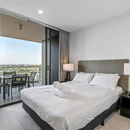 Stunning Cityview 1br Apt, 1 Min To Train * Brisbane