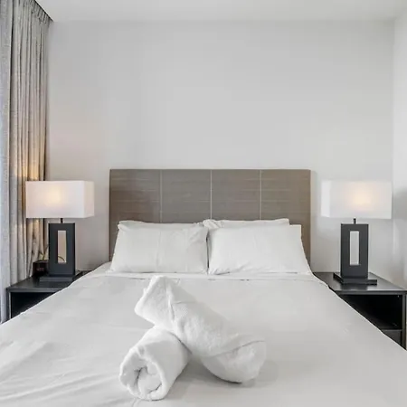 Stunning Cityview 1br Apt, 1 Min To Train Brisbane