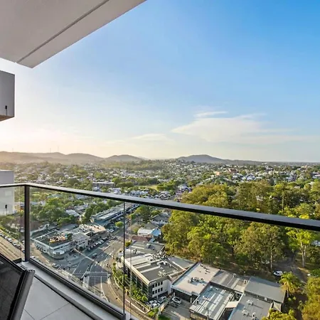 Stunning Cityview 1br Apt, 1 Min To Train