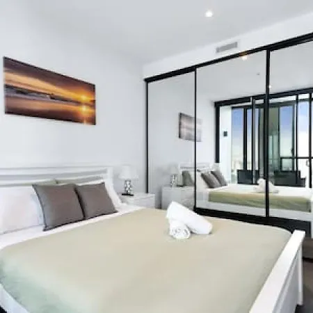 Stunning Bridge View On A High Floor Fpkg Brisbane
