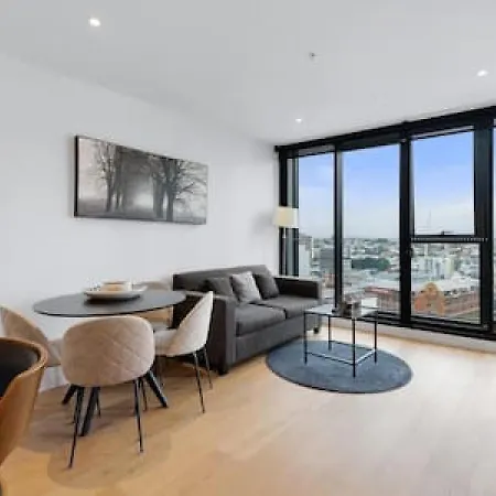 Stunning Bridge View On A High Floor Fpkg Brisbane