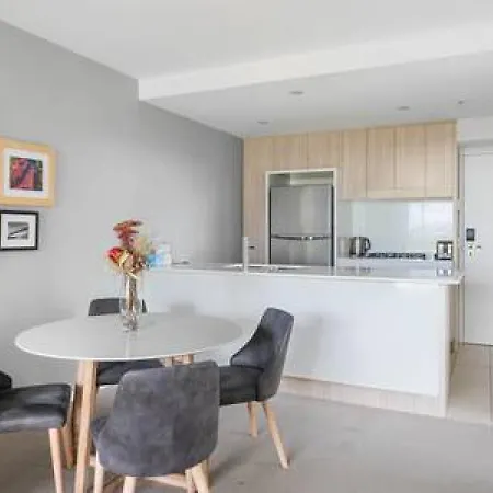 54q Abnb-style Opposite Lush Park Playground, Portside 2br Fpkg