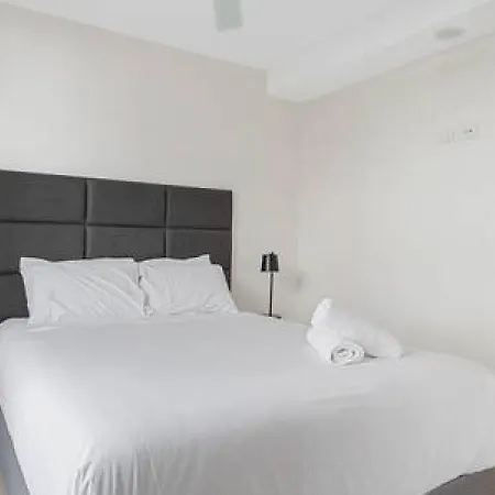 54q Abnb-style Opposite Lush Park Playground, Portside 2br Fpkg Brisbane