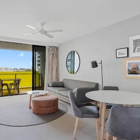 54q Abnb-style Opposite Lush Park Playground, Portside 2br Fpkg *