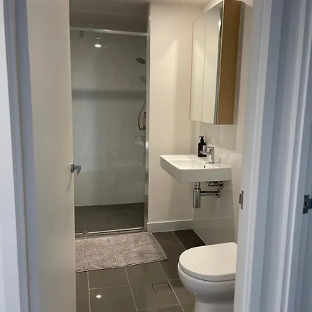 Views And Vibes - Free Parking - Great Location - Outdoor Pool!
