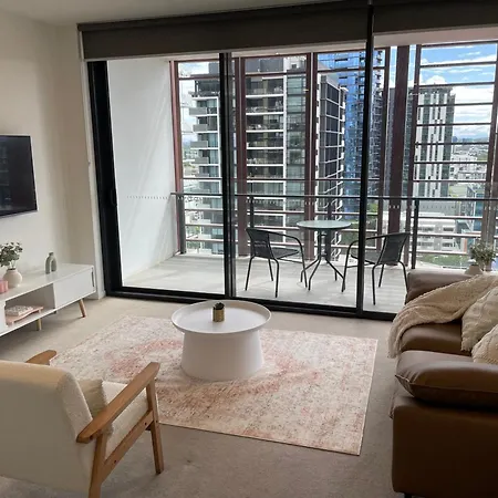 Views And Vibes - Free Parking - Great Location - Outdoor Pool! Apartment Brisbane