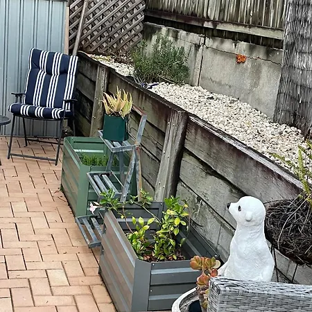 Yeronga Hideaway Apartment *