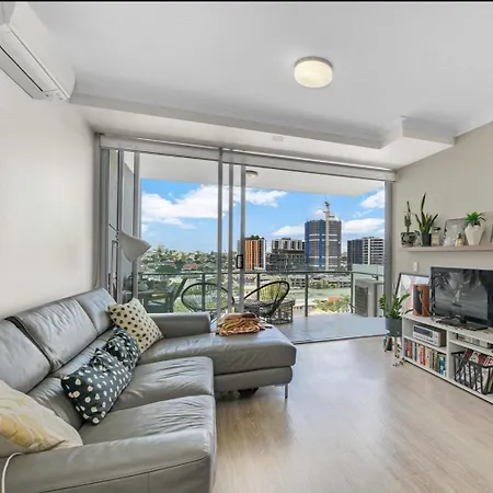 Apartment Light In Amazing Location *