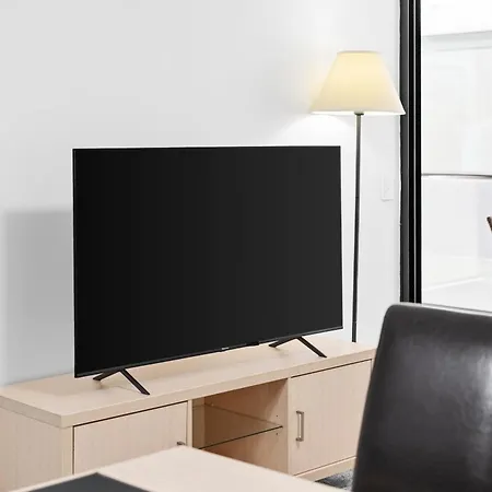 Apartment Cityscape Charm - Comfort In The *