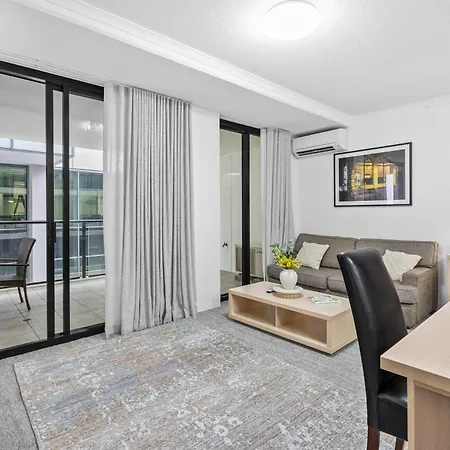 Apartment Cityscape Charm - Comfort In The *