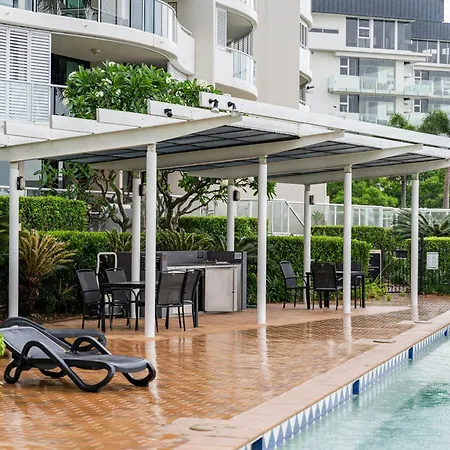Riverside Retreat! Beautiful Water Views! - New Farm Apartment