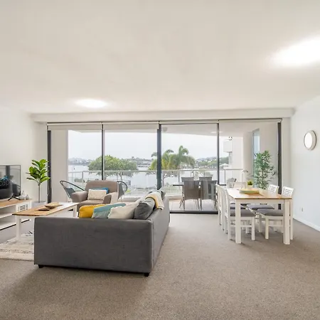 Riverside Retreat! Beautiful Water Views! - New Farm Brisbane