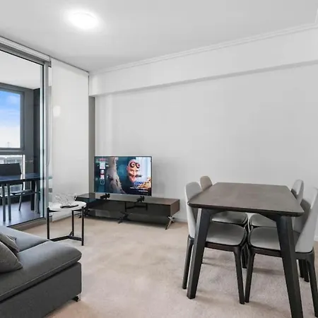 Stylishs Riverside 1br Apartment, Central Location Holiday home
