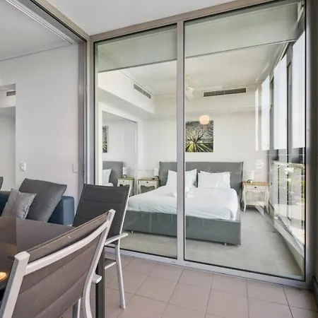 Stylishs Riverside 1br Apartment, Central Location