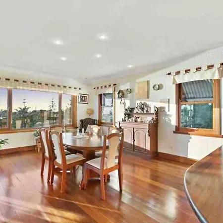 Rosebay Water Front 4 Bd Apartment