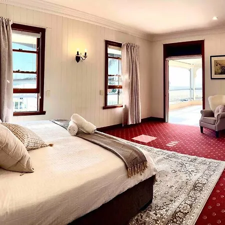 Rosebay Water Front 4 Bd Apartment
