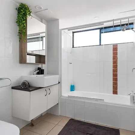 Apartment Amazing Astor ~ 5 Mins Cbd