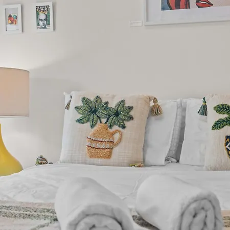 Apartment Hidden Haven Apt W/park & Pool