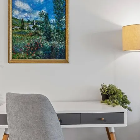 South Bank Living! ~ 1bed, 1bath, 1car, Balcony *