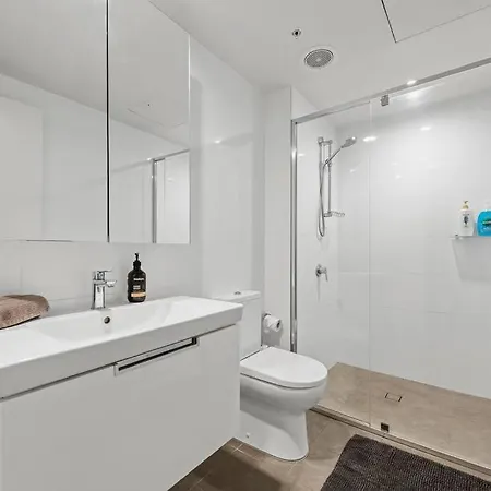 Apartment South Bank Living! ~ 1bed, 1bath, 1car, Balcony