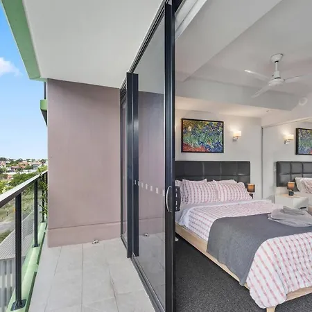 South Bank Living! ~ 1bed, 1bath, 1car, Balcony Apartment Brisbane