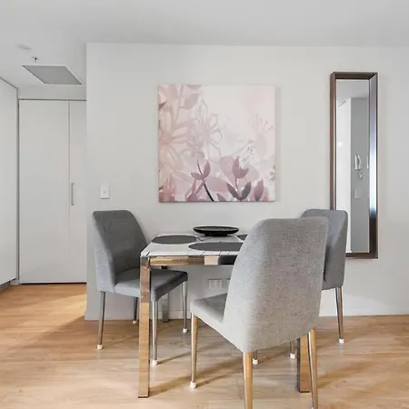 South Bank Living! ~ 1bed, 1bath, 1car, Balcony