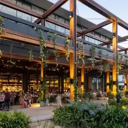 Apartment South Bank Living! ~ 1bed, 1bath, 1car, Balcony Brisbane