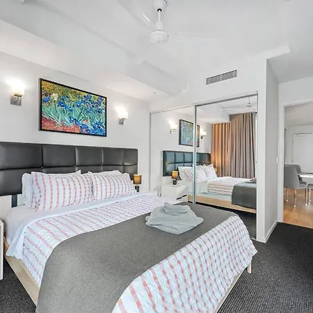 Apartment South Bank Living! ~ 1bed, 1bath, 1car, Balcony