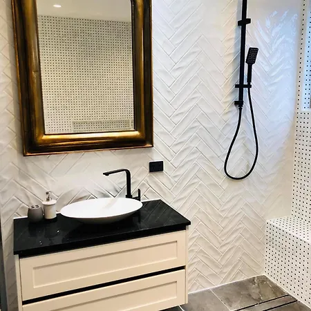 Apartment Bardon Beauty Spacious Ground Floor *