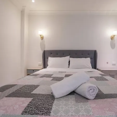 Luxury Living 2 Bedrooms 4 Beds 2b Athrooms In Southern Brisbane+ Parking Apartment *